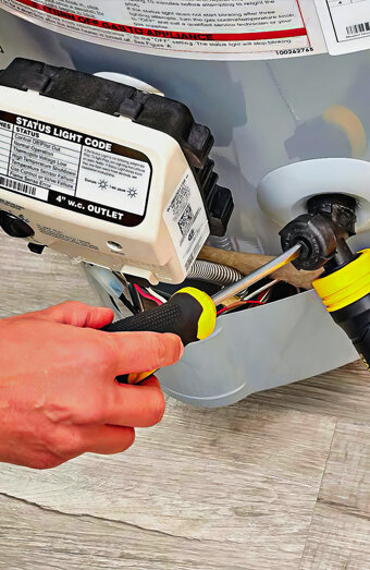 https://southperthhotwater.com.au/uploads/2025/06/hot-water-servicing-70528.jpg
